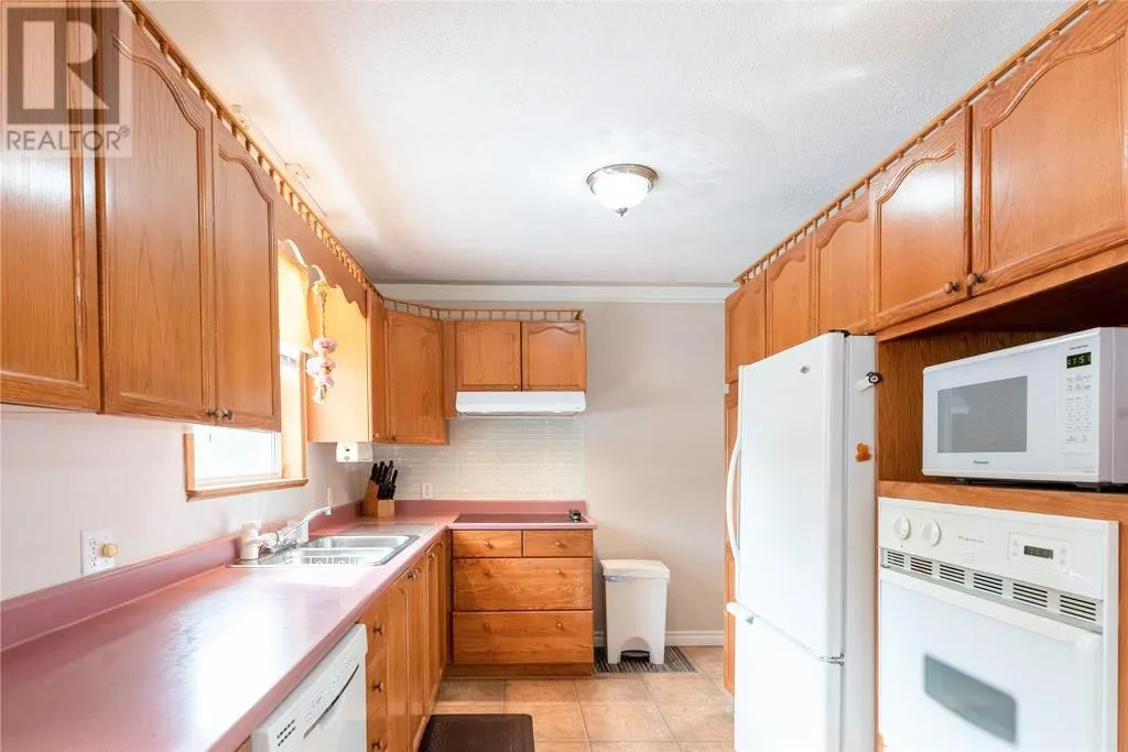 25 Riverside W Road