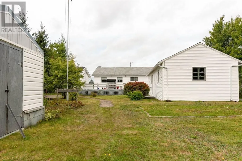 25 Riverside W Road