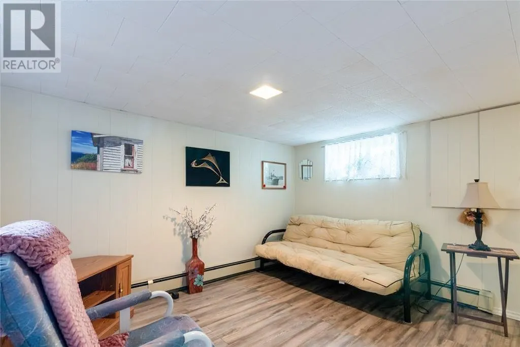 25 Riverside W Road