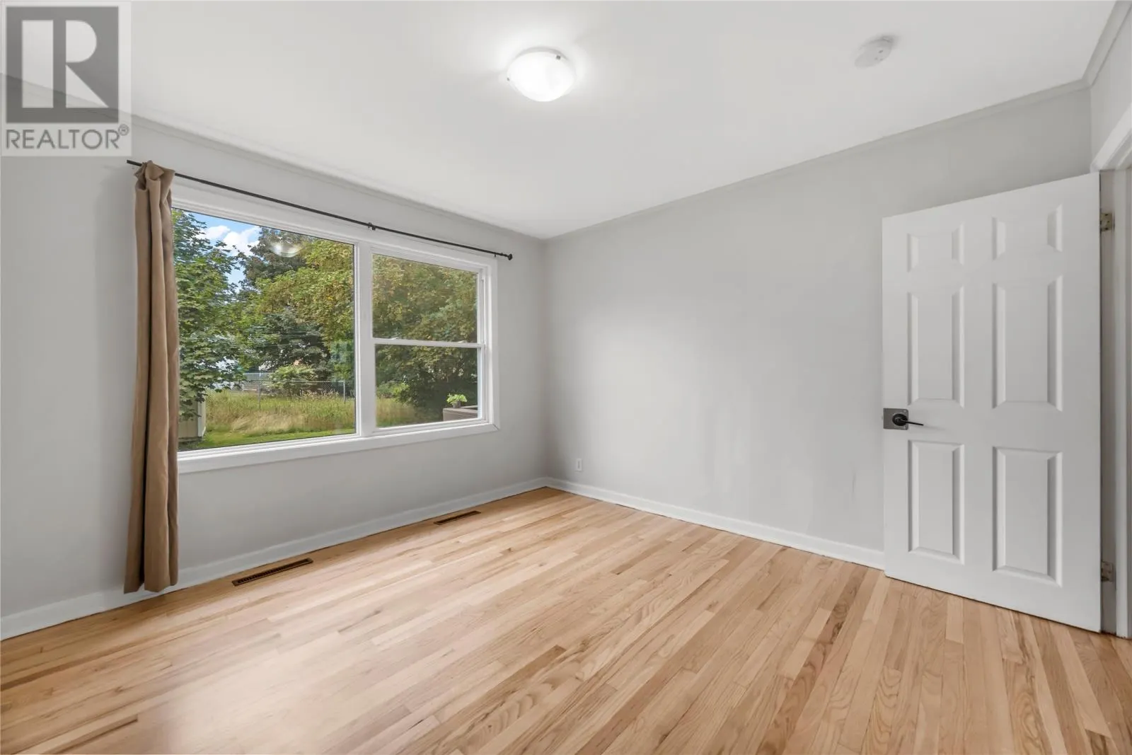 11 Anderson Avenue