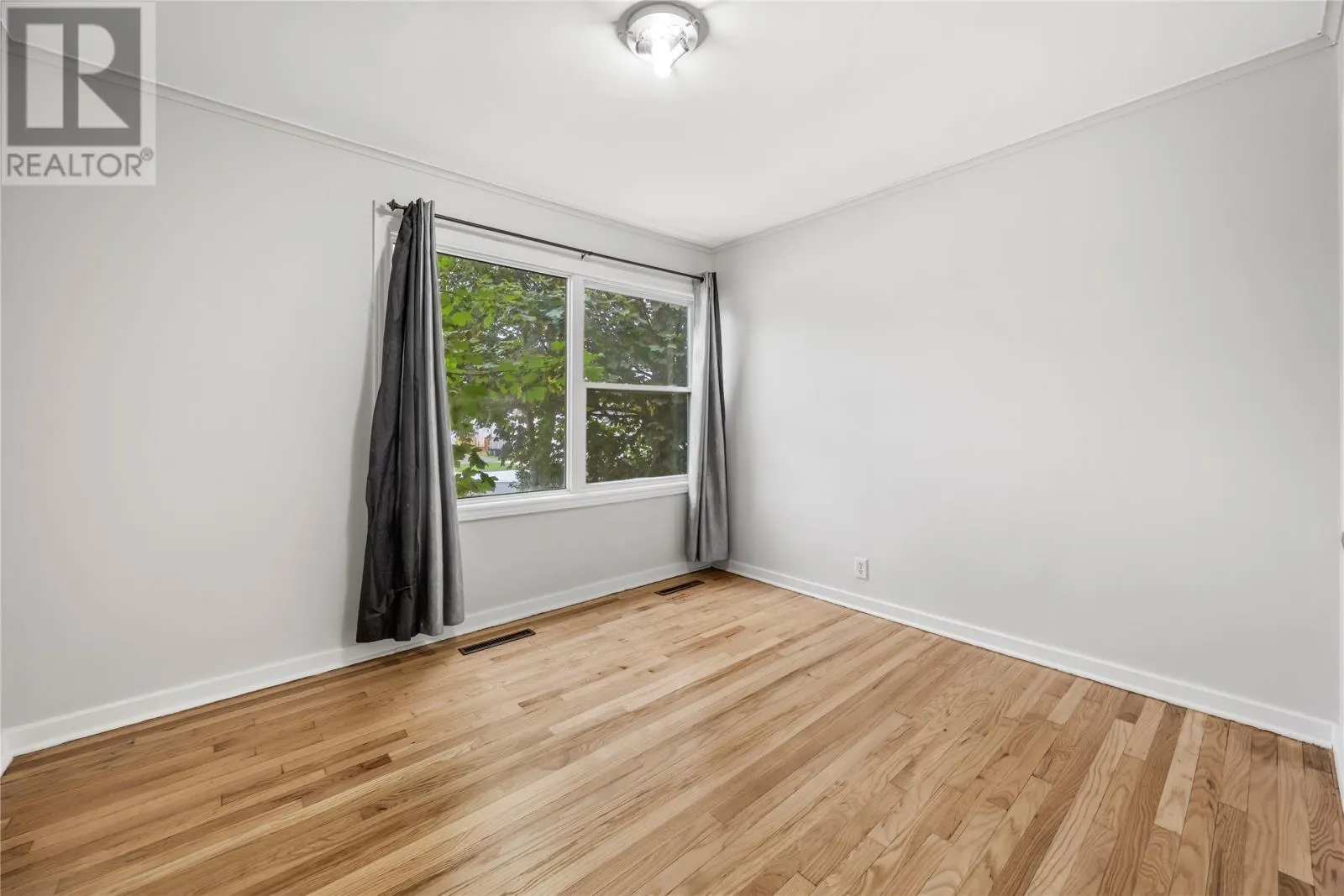 11 Anderson Avenue