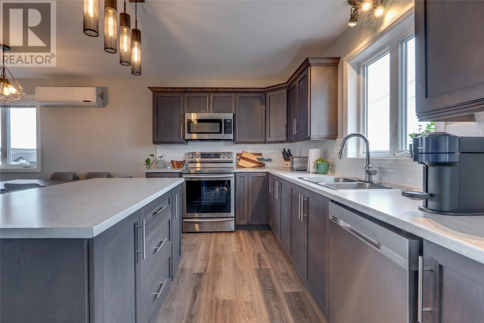 54 Maurice Putt Crescent