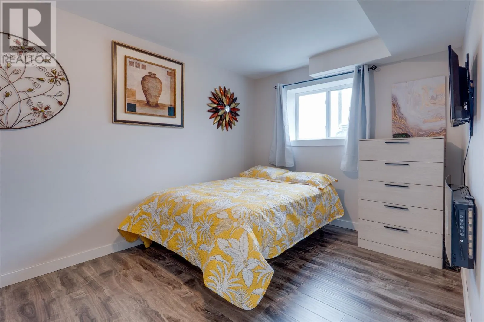 6 Spruce Grove Place