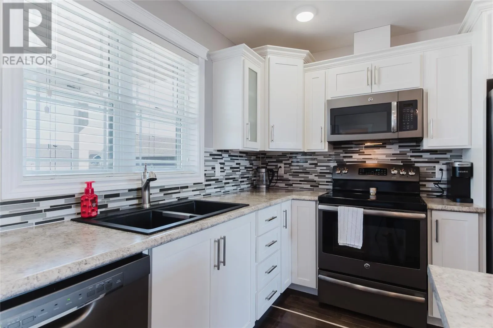 4 Sampson Crescent