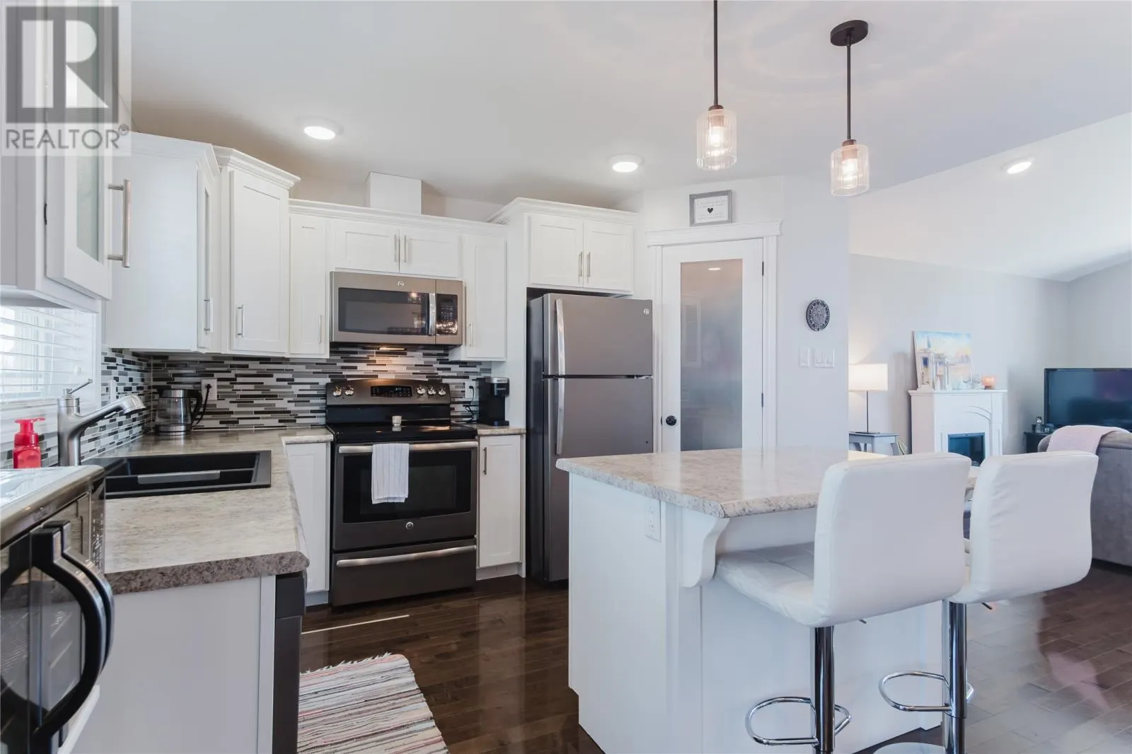 4 Sampson Crescent