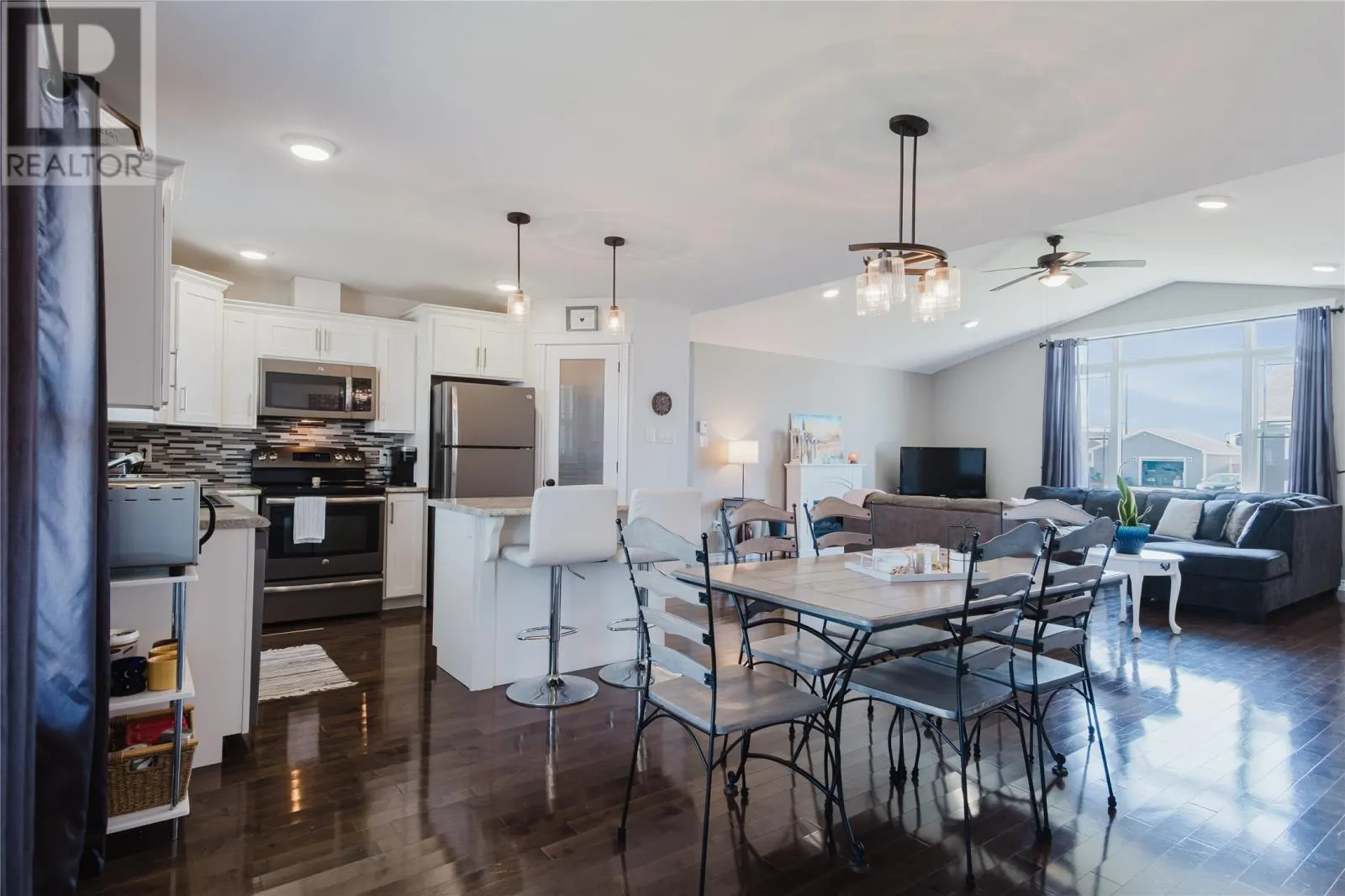 4 Sampson Crescent