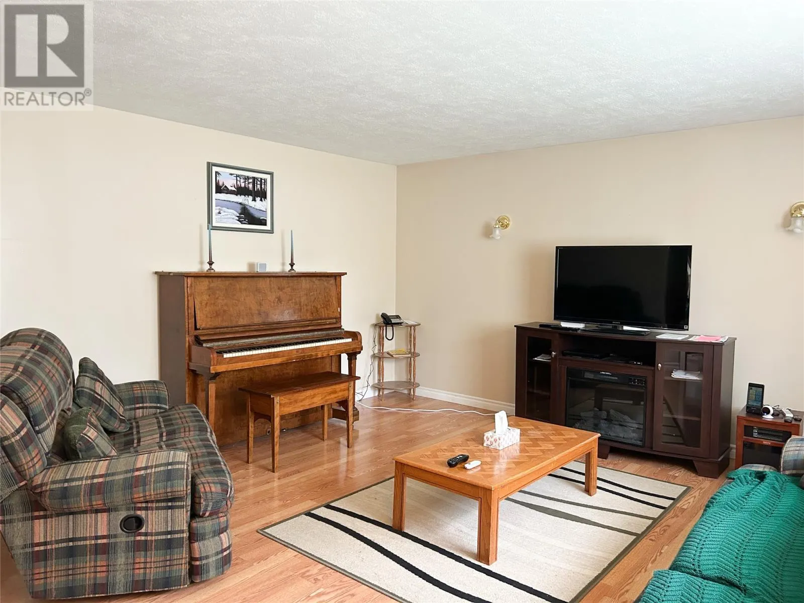 2 Bowater Avenue