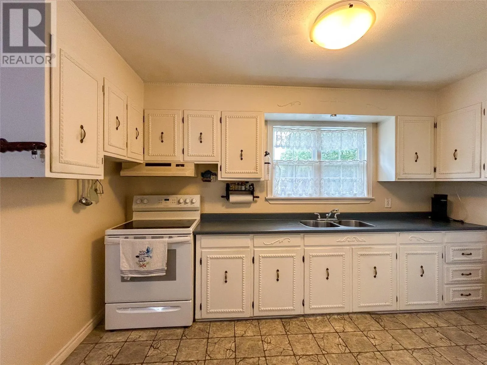 2 Bowater Avenue