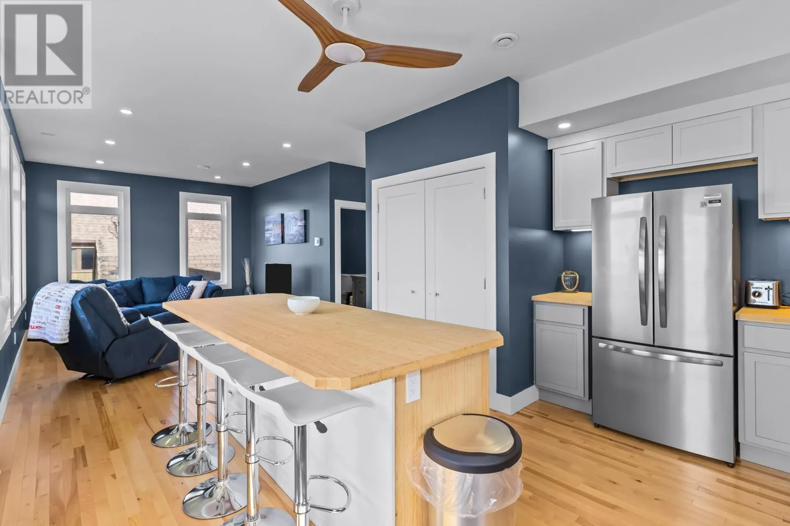 62 Scotts Road N