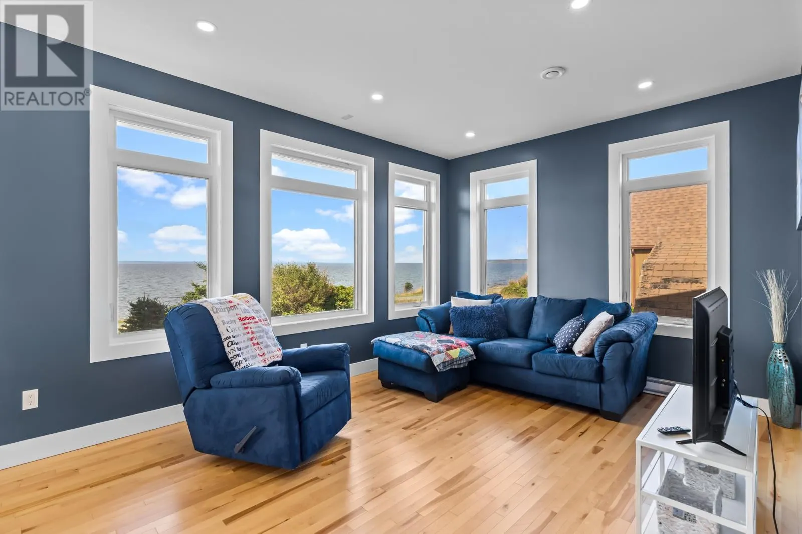62 Scotts Road N