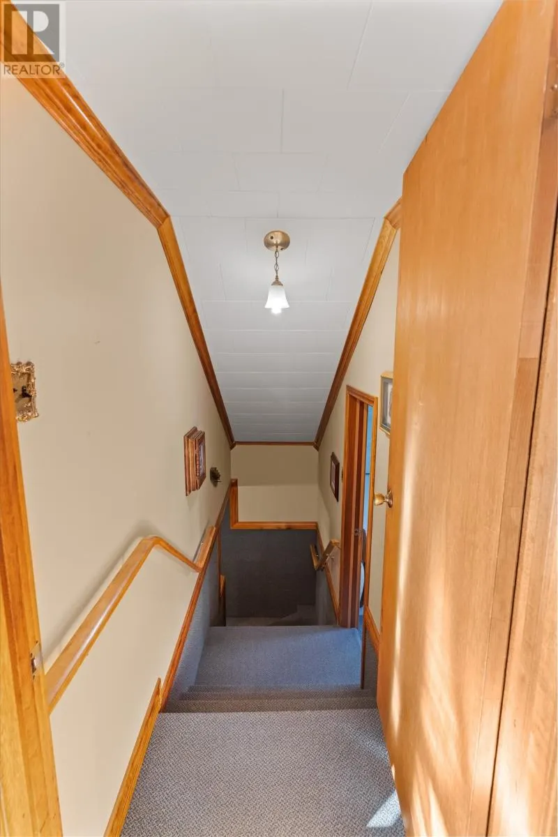 35 Pine Tree Road