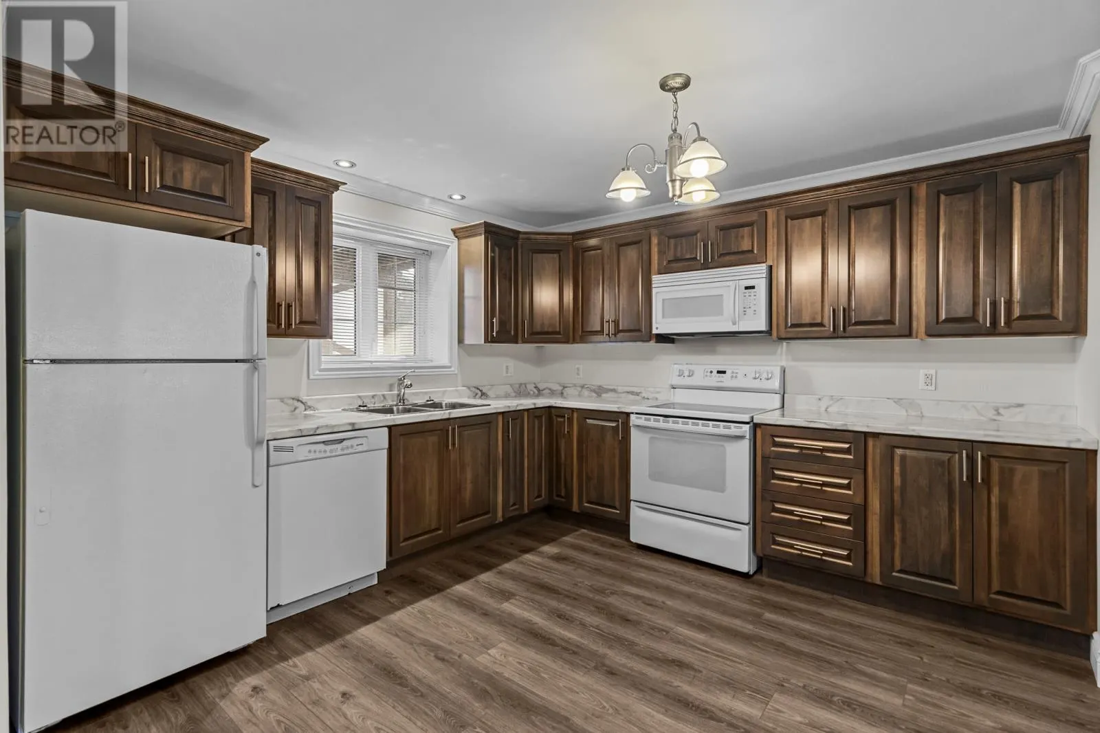 7 Kingsway Drive