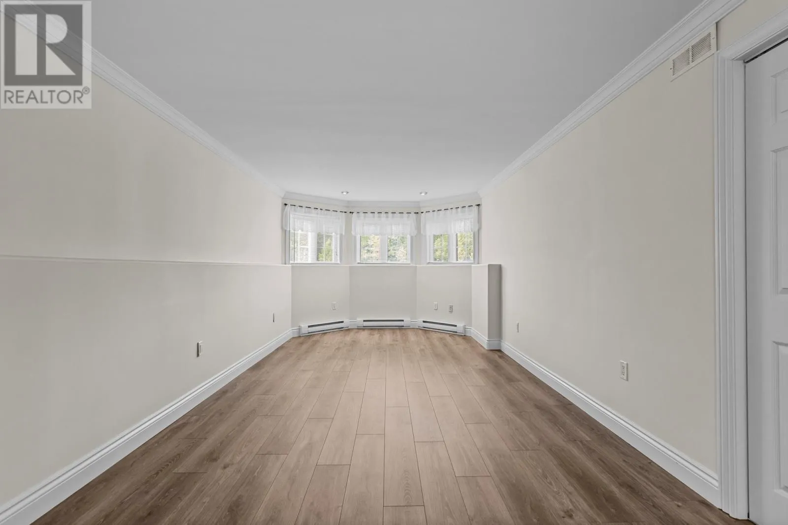 7 Kingsway Drive