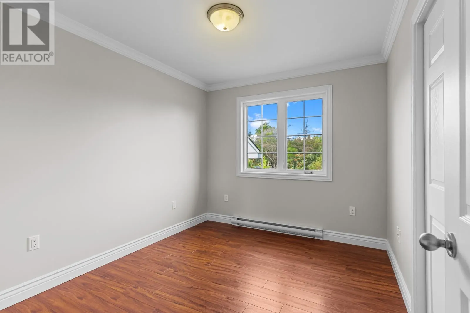 7 Kingsway Drive