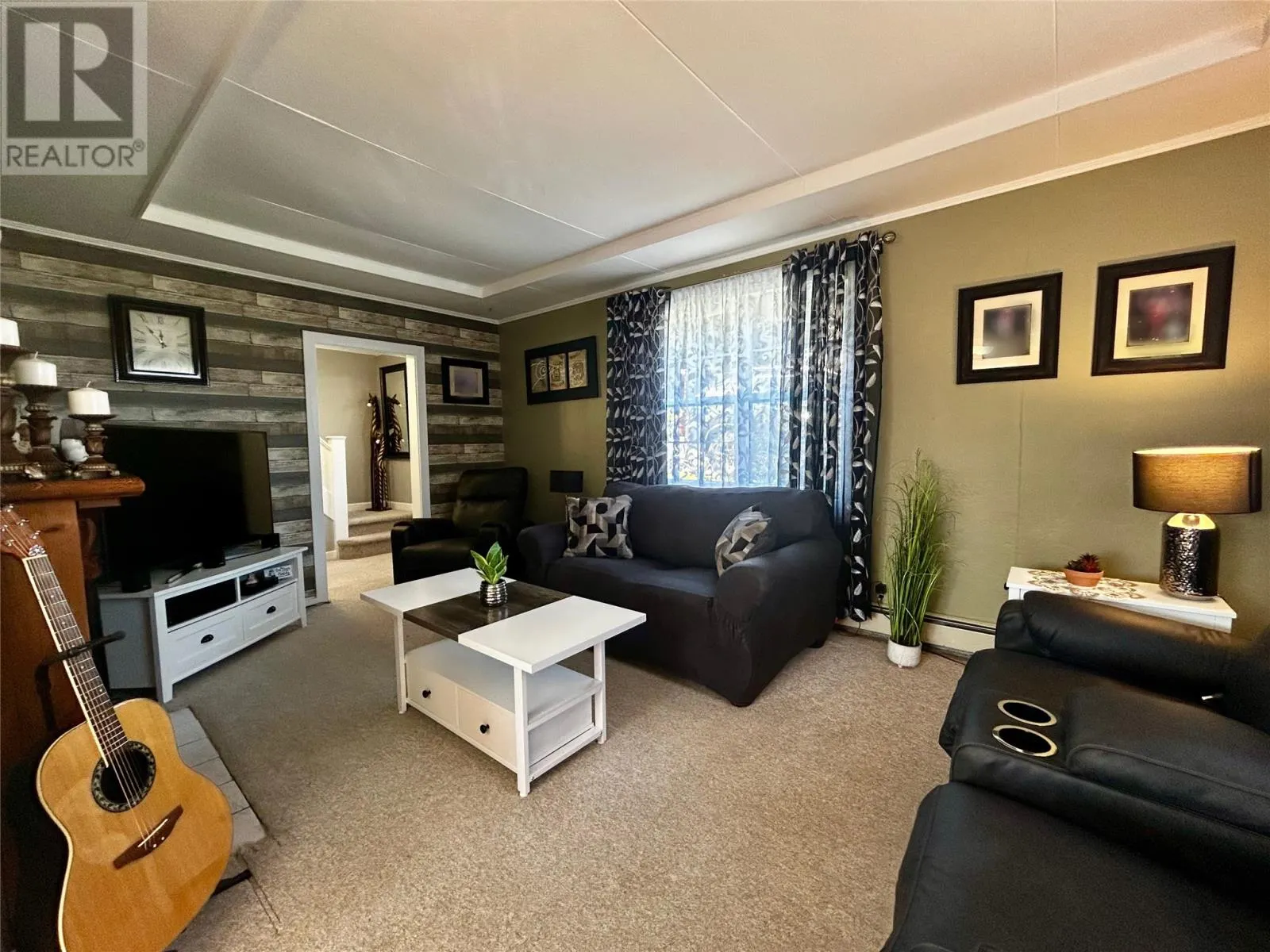 4 Warehams Road