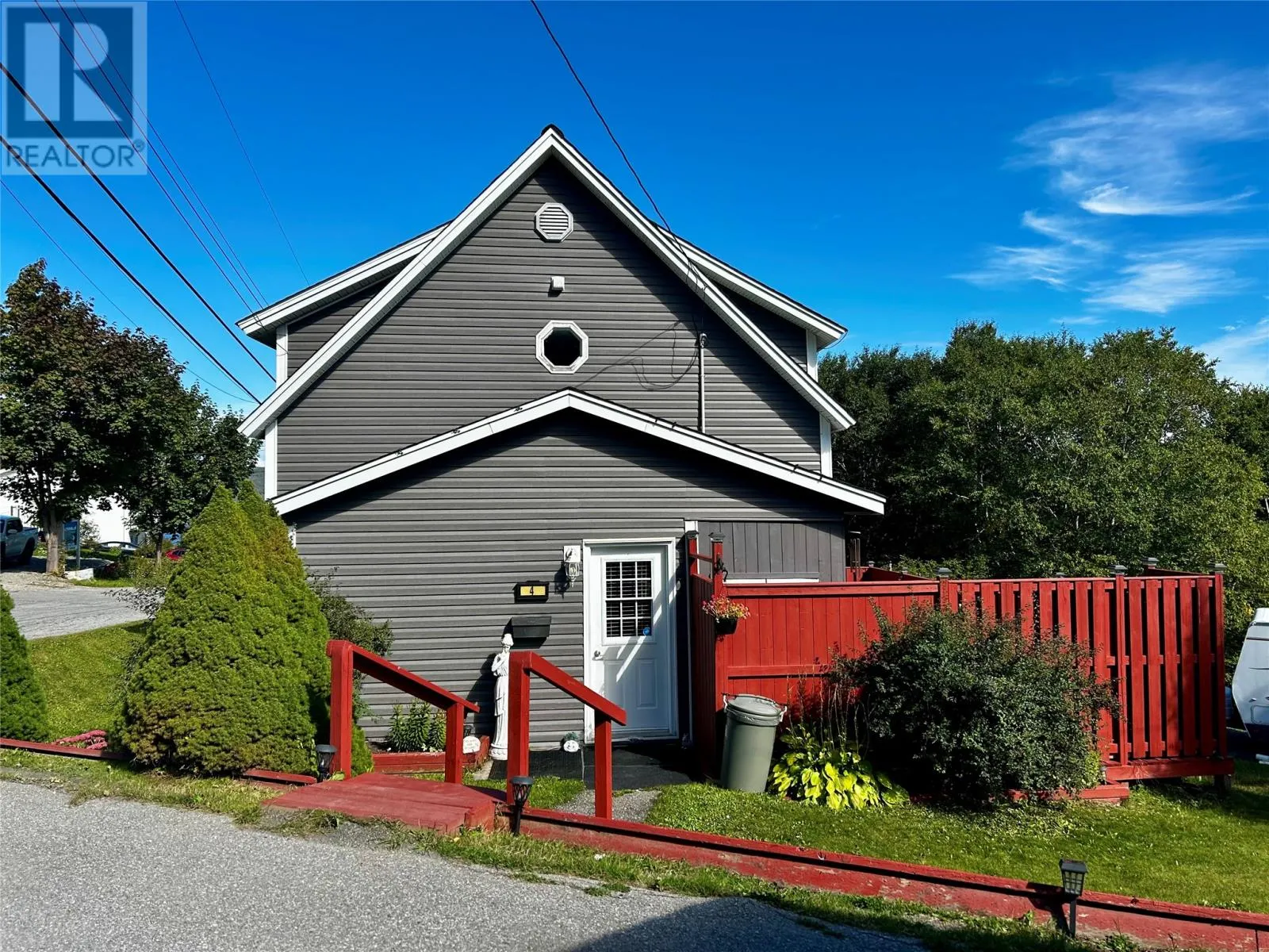 4 Warehams Road