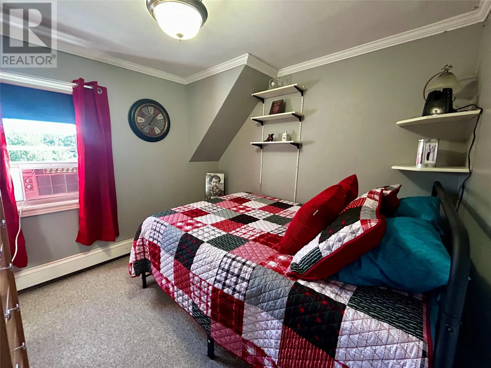 4 Warehams Road