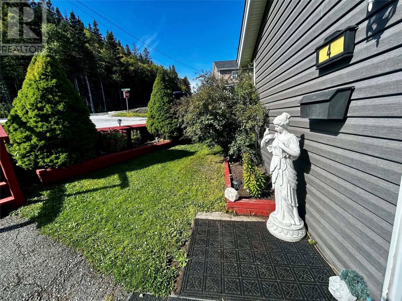 4 Warehams Road