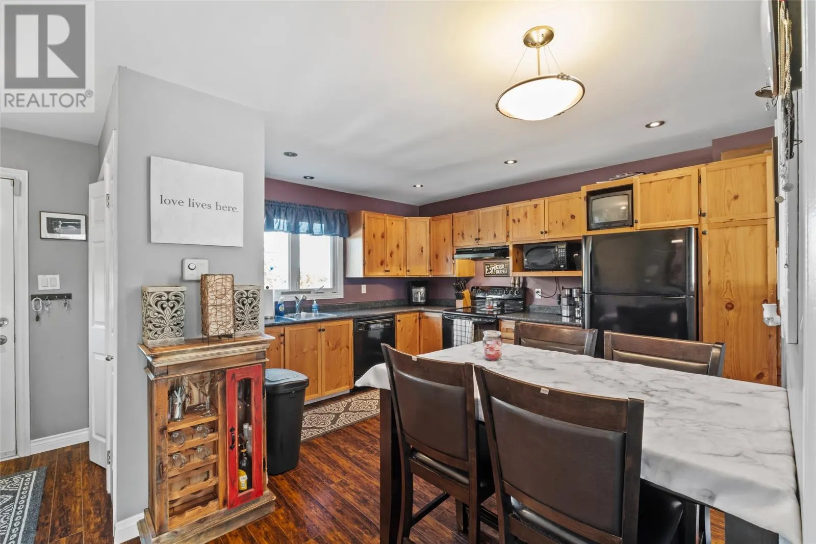 52 Lindbergh Crescent