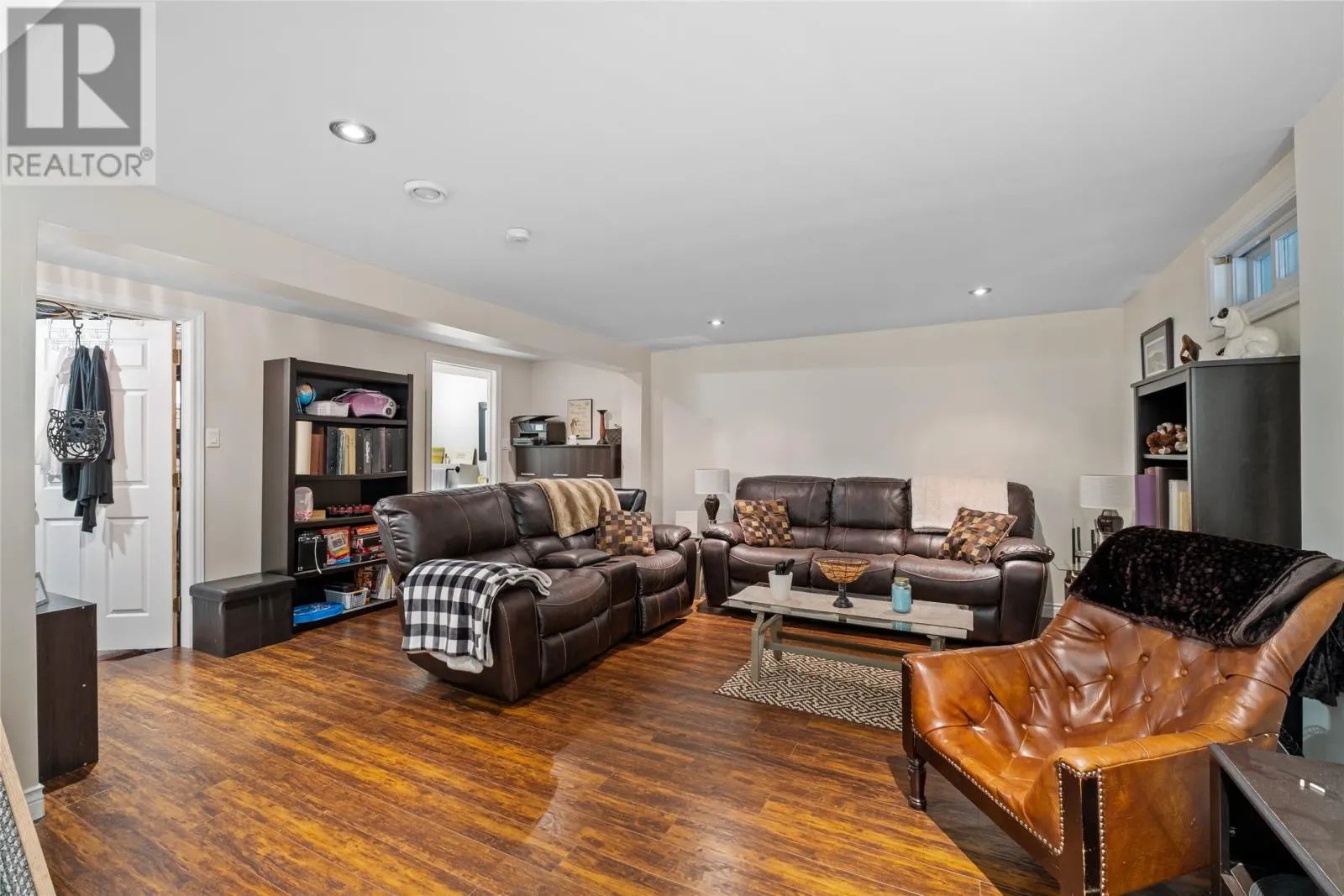 52 Lindbergh Crescent