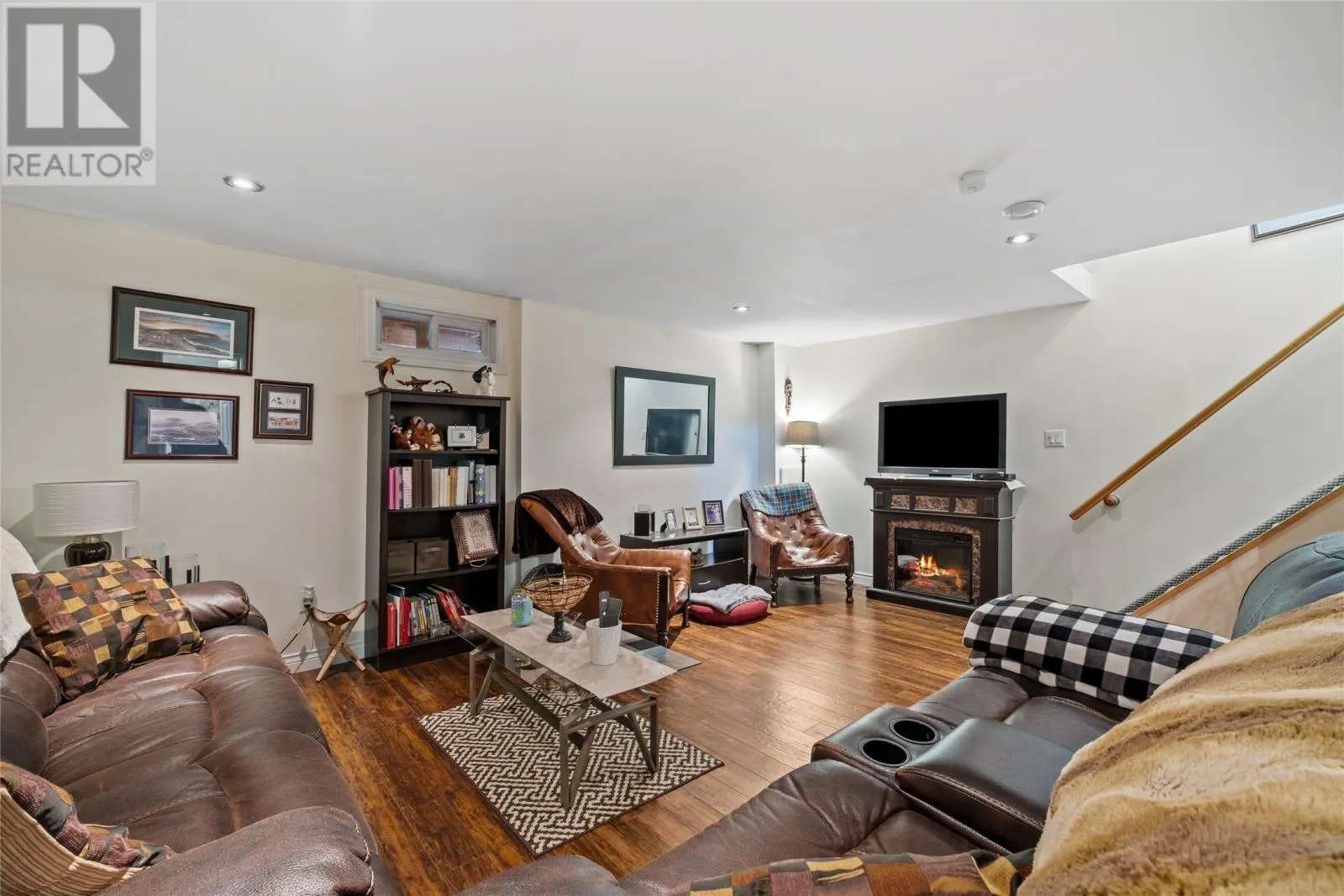 52 Lindbergh Crescent