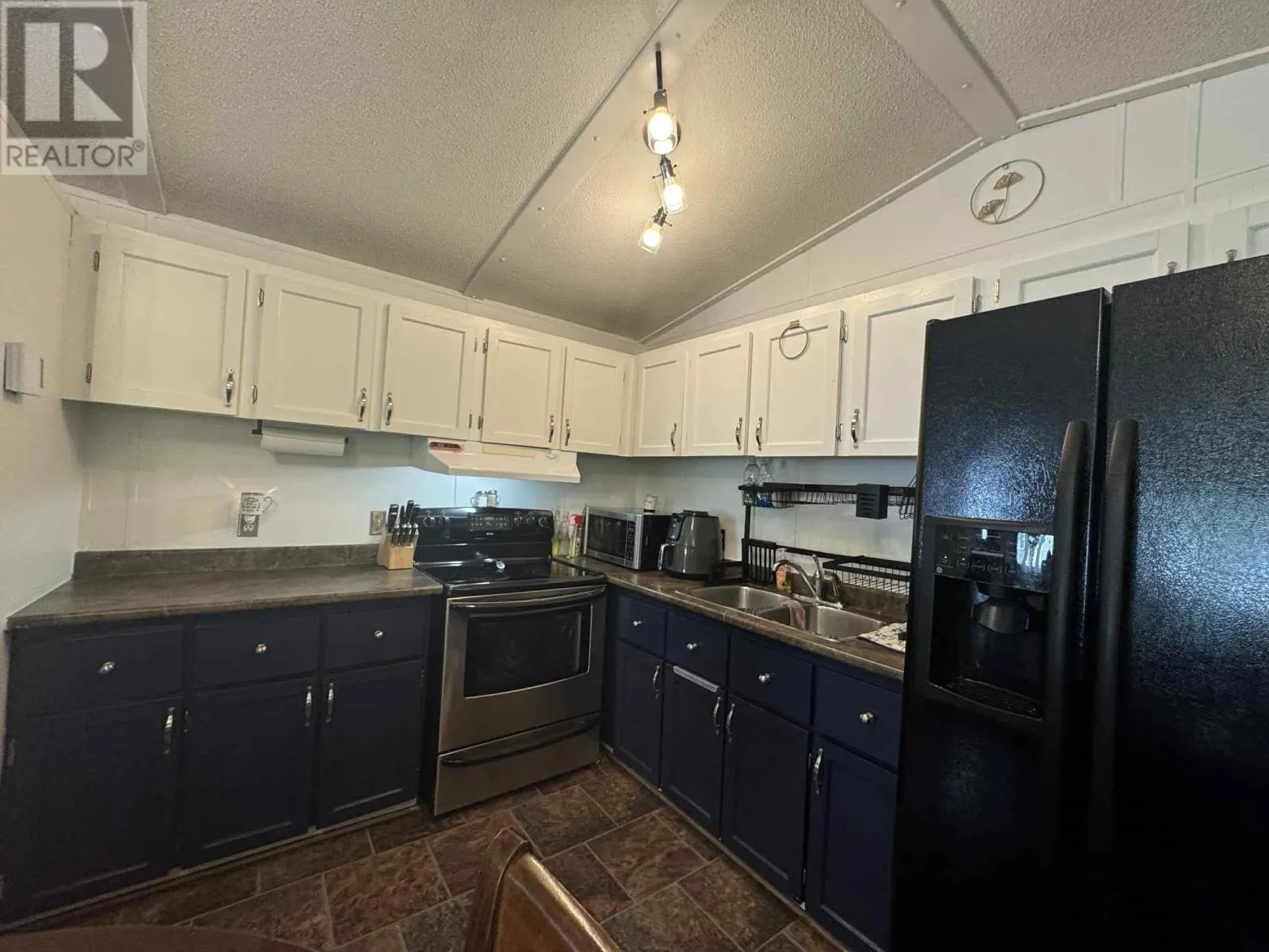 6 Davis Crescent