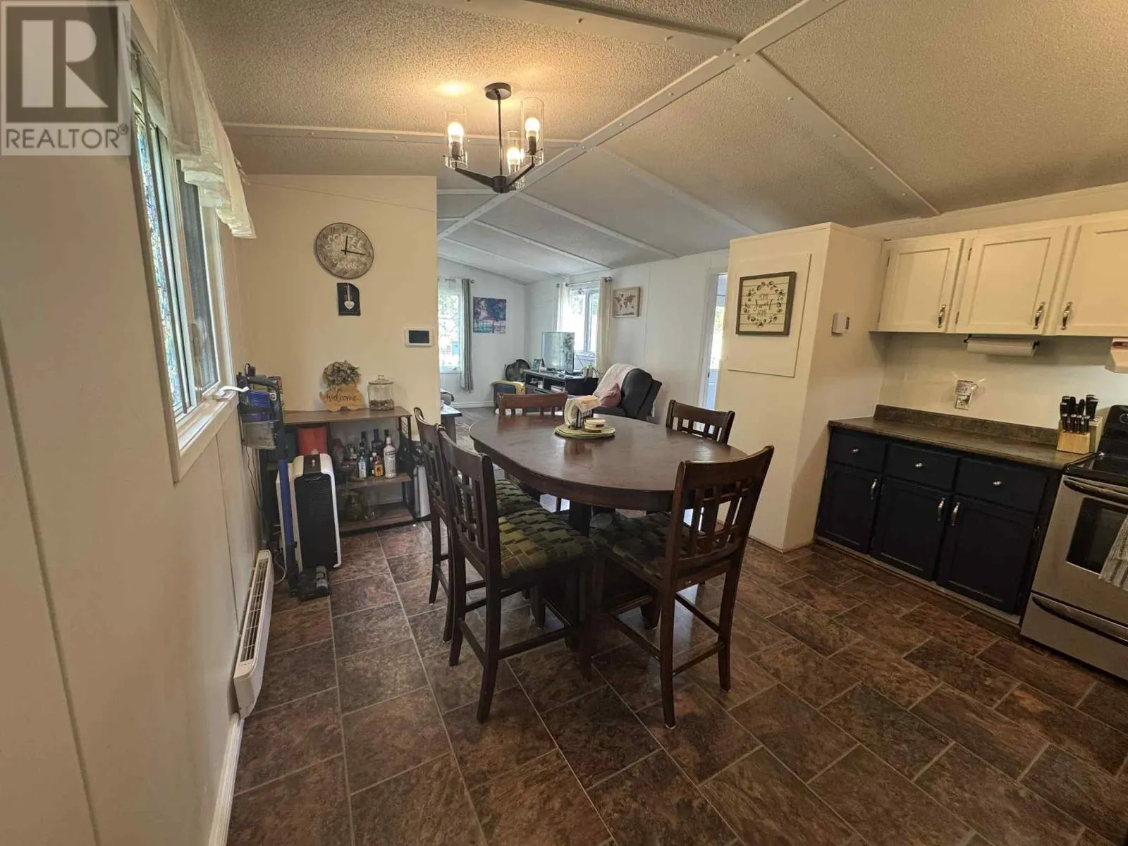 6 Davis Crescent
