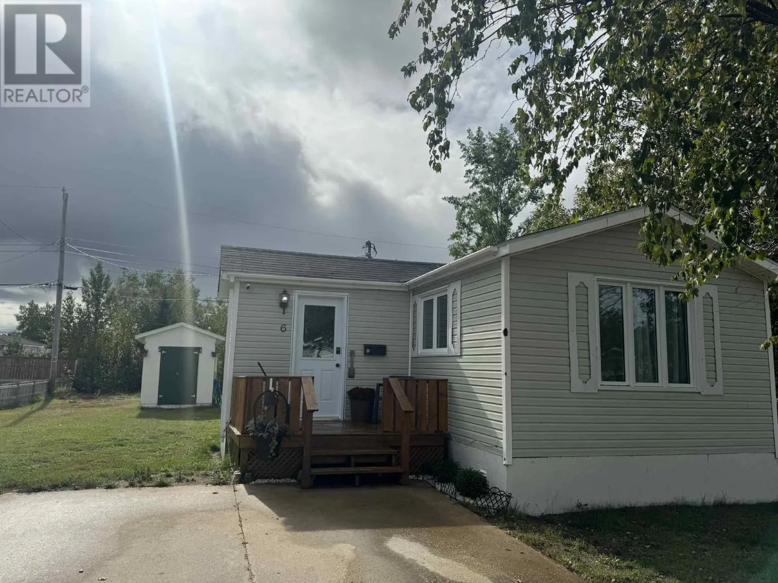 6 Davis Crescent