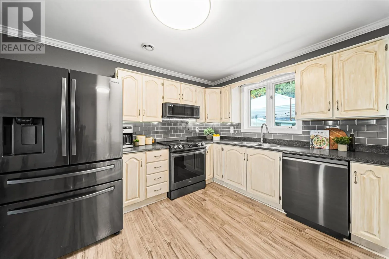 54 Valleyview Crescent
