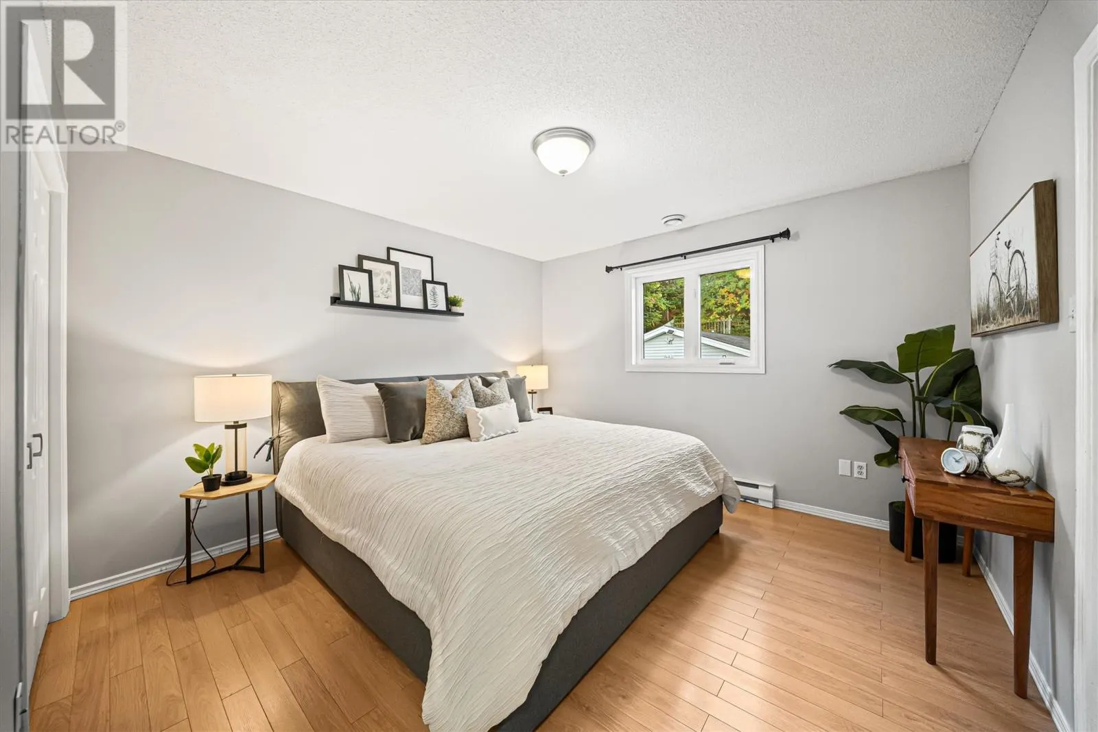 54 Valleyview Crescent