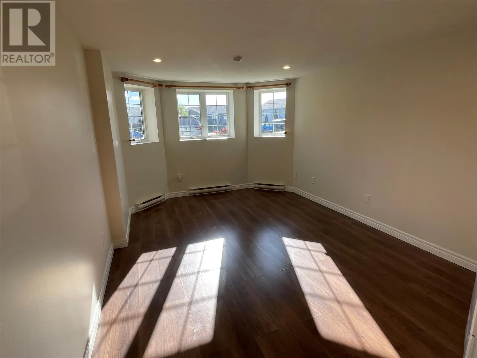 6 Tennyson Place
