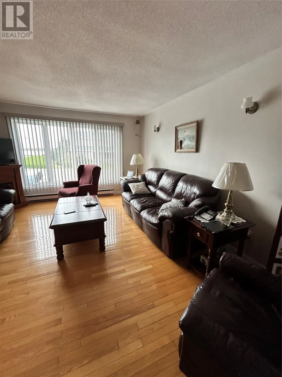 11 Carson Crescent