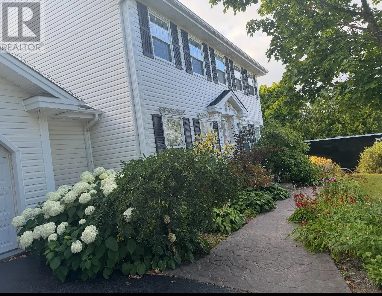 16 Heneys Pond Road