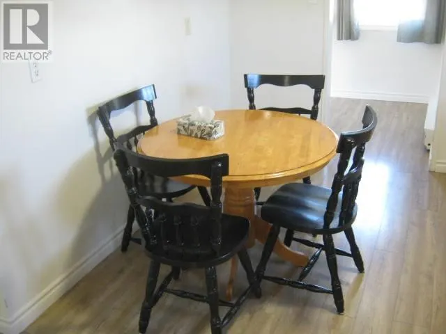 8 Hawks Road