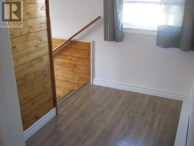 8 Hawks Road