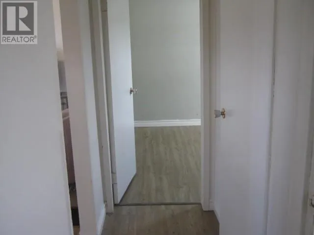 8 Hawks Road