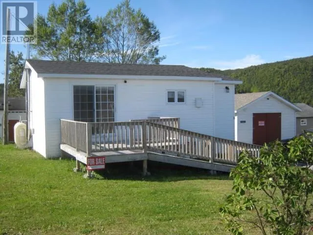 8 Hawks Road