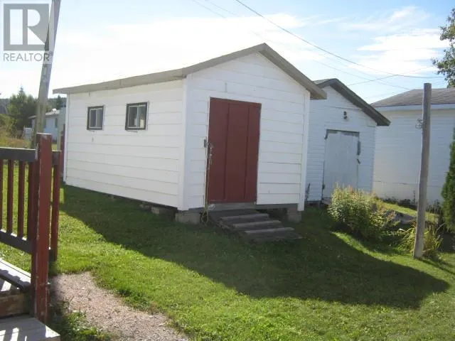 8 Hawks Road