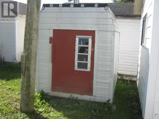8 Hawks Road