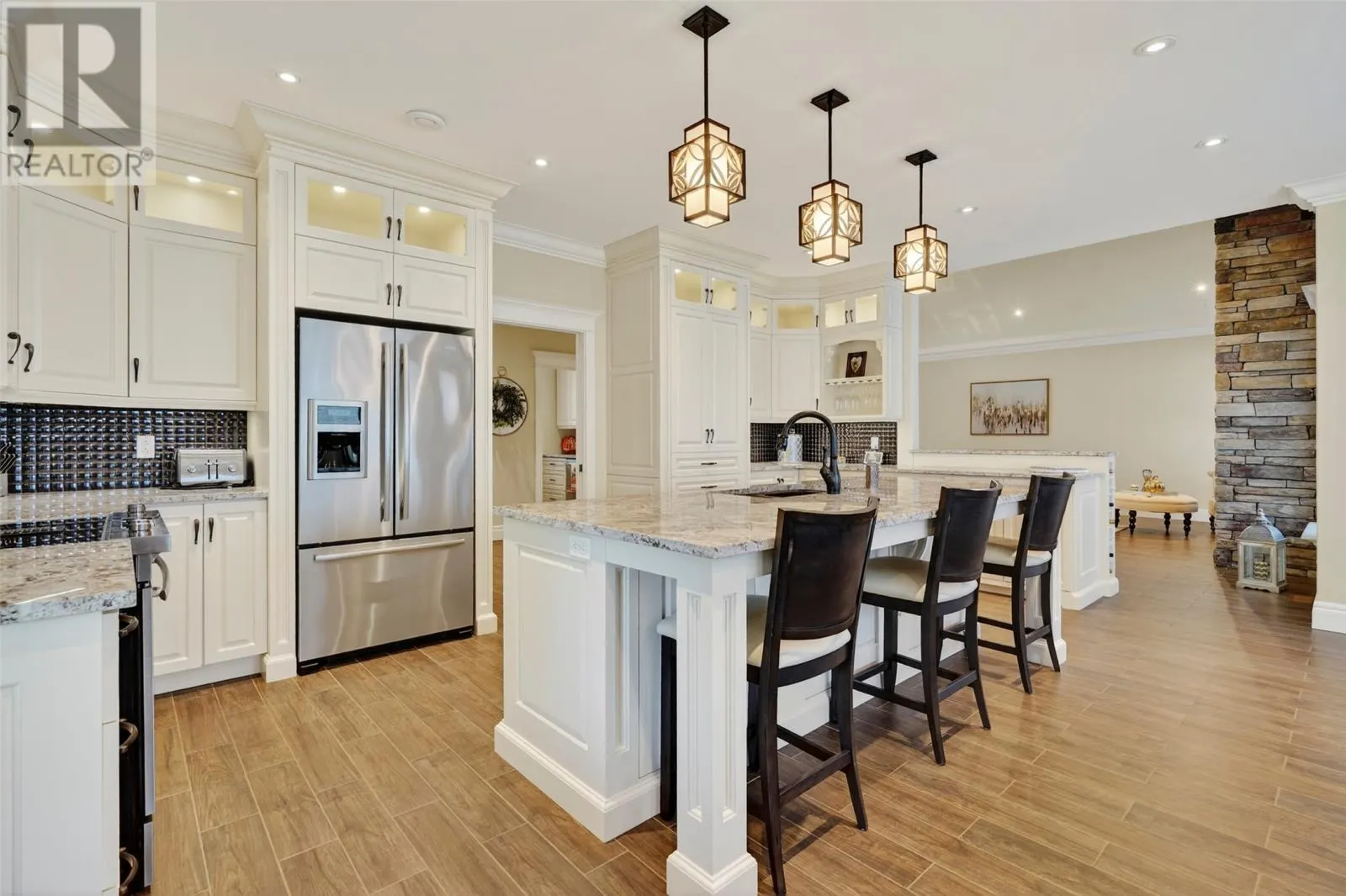 15 Pondside Road