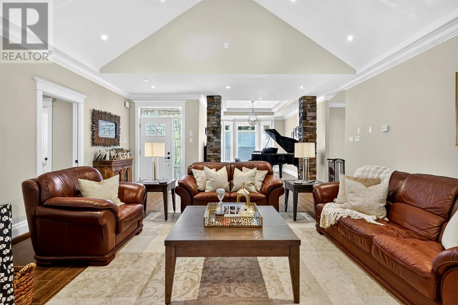 15 Pondside Road