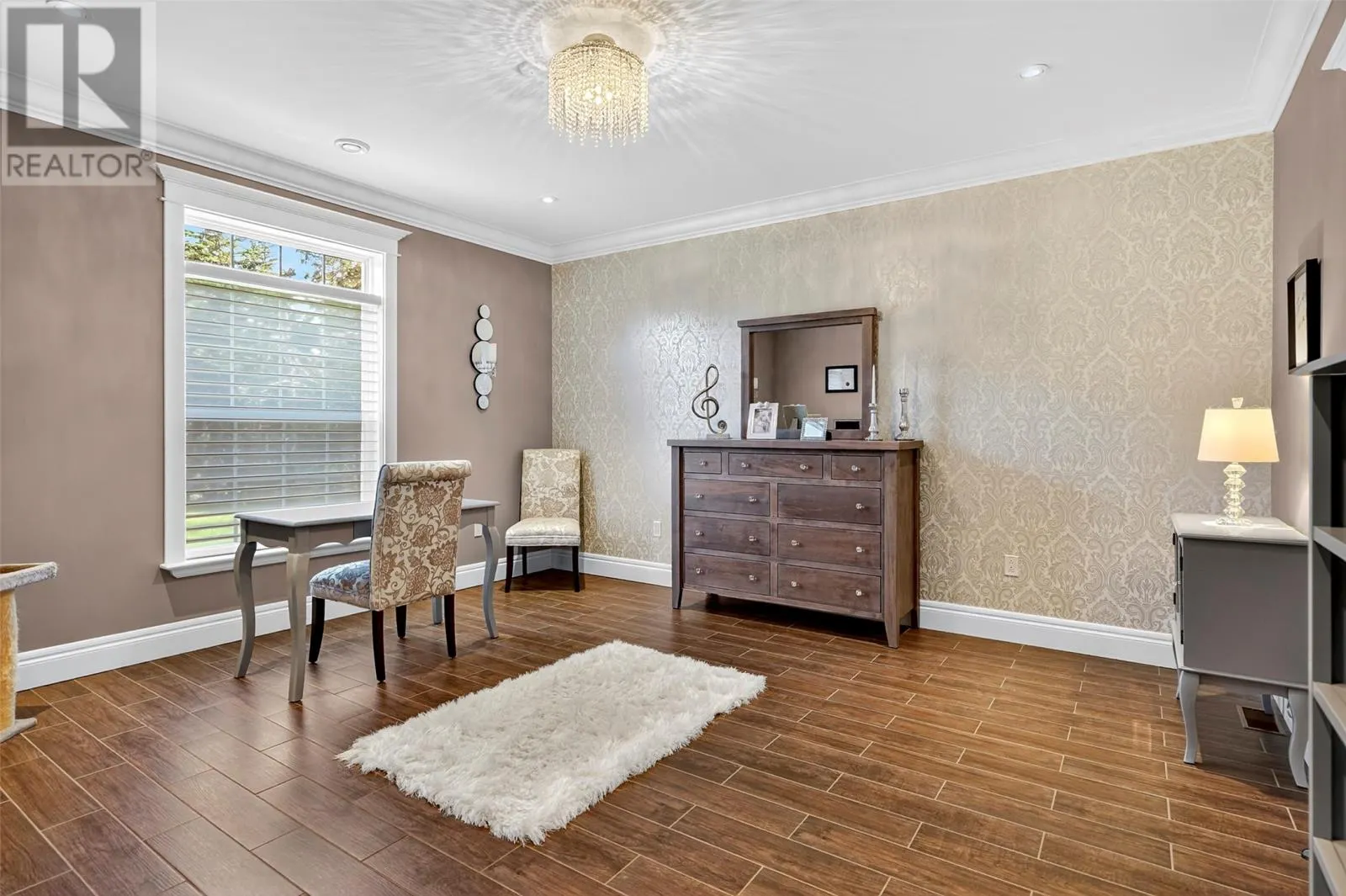 15 Pondside Road