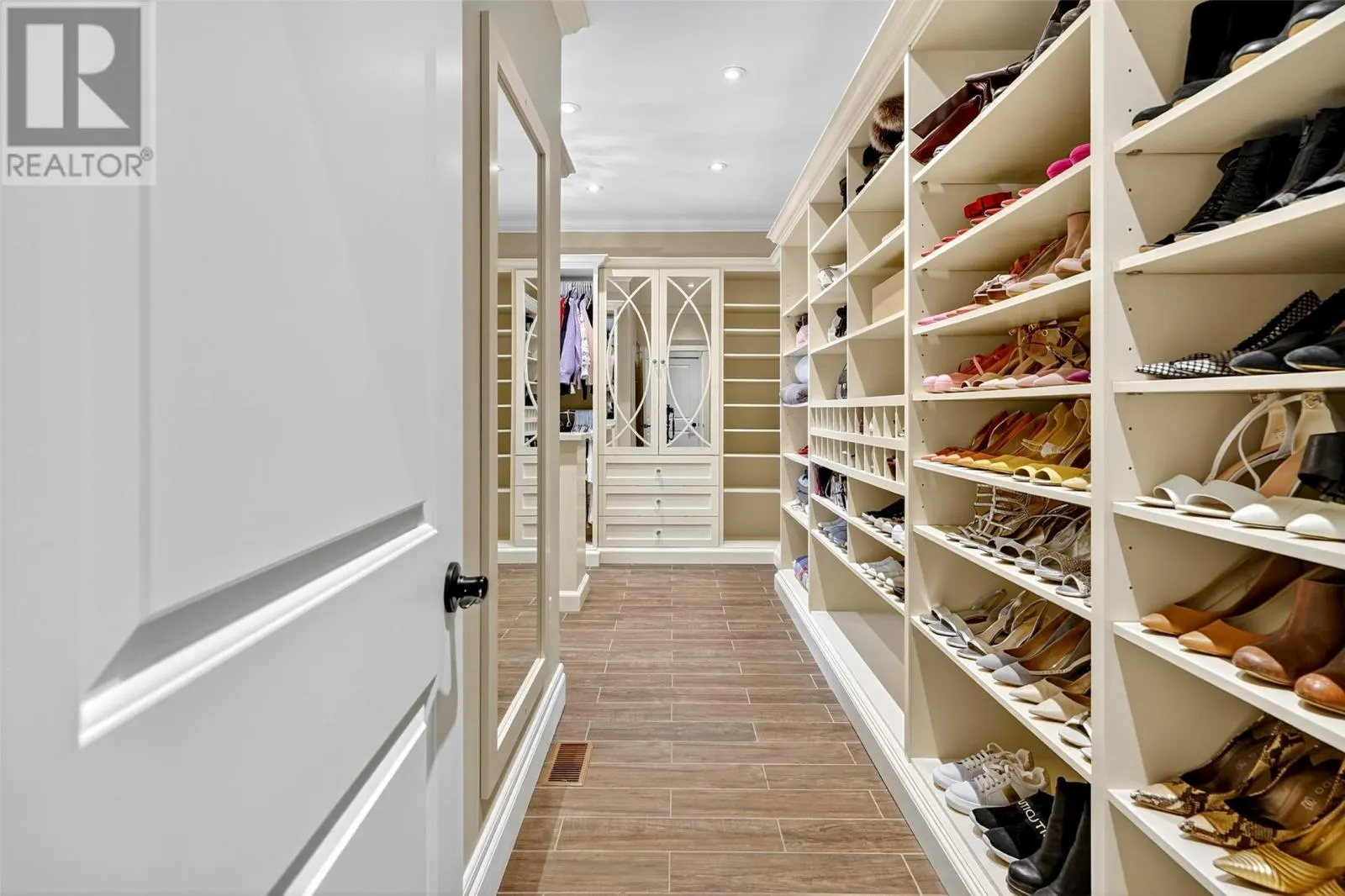 15 Pondside Road