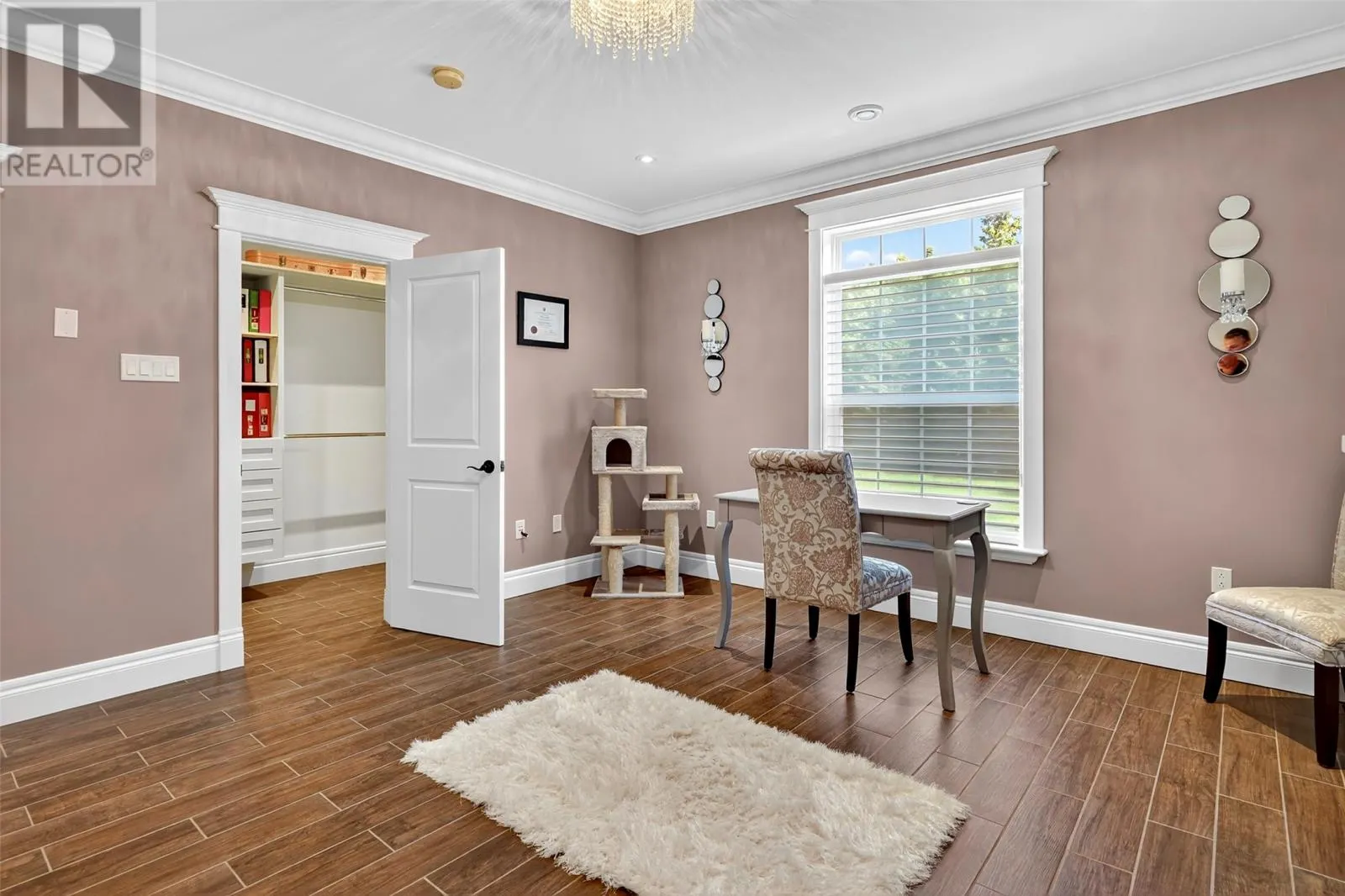 15 Pondside Road