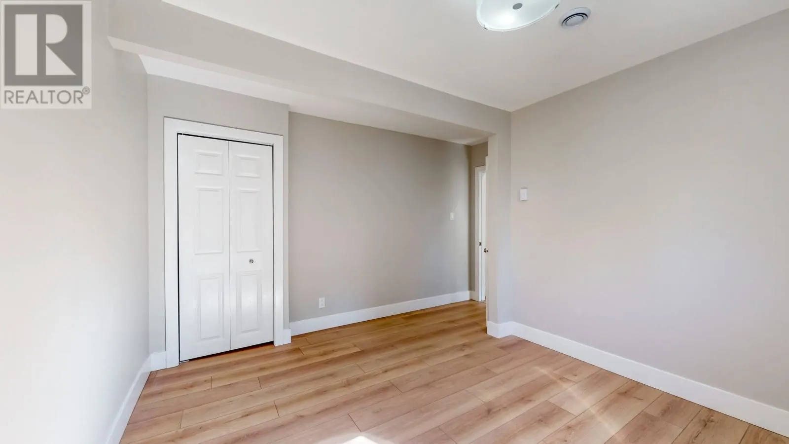 3 Curtis Place
