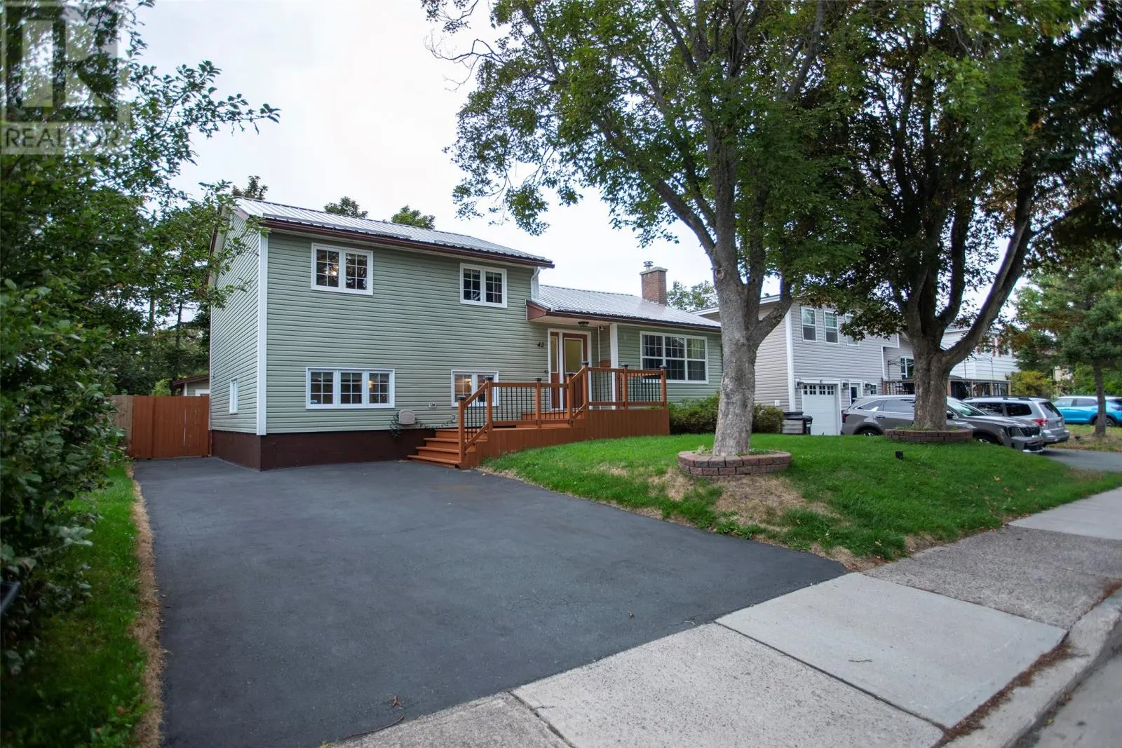 42 Dundas Street