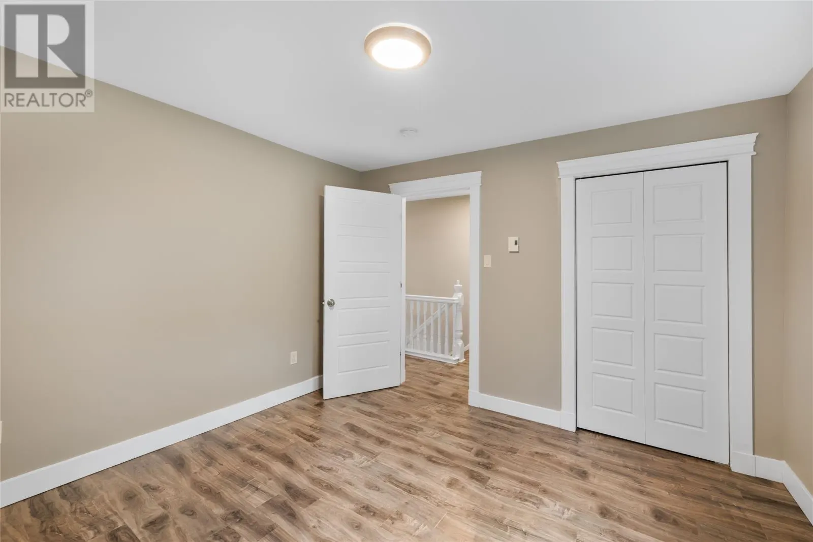 5 Barters Hill Place