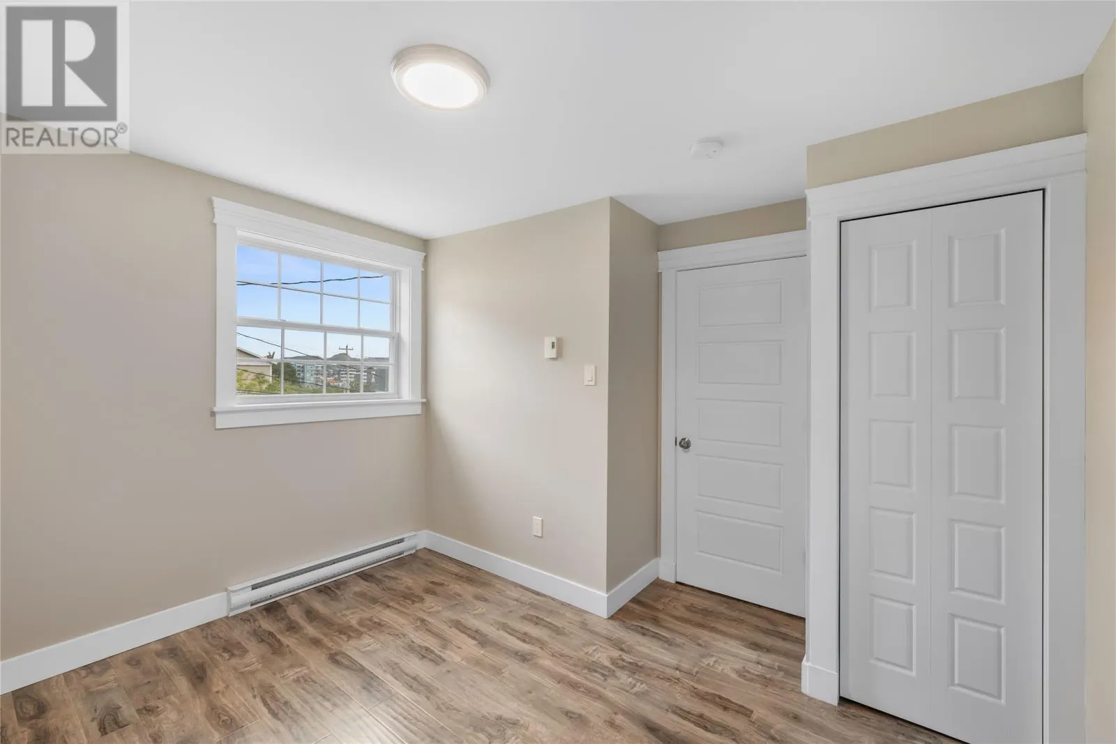 5 Barters Hill Place