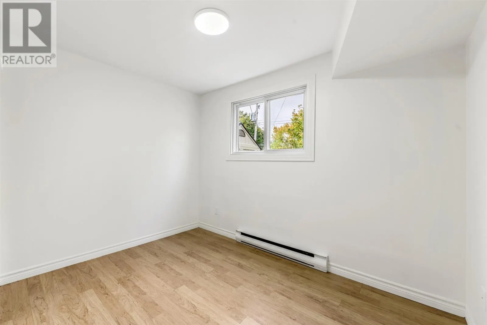 13B Chapman Crescent