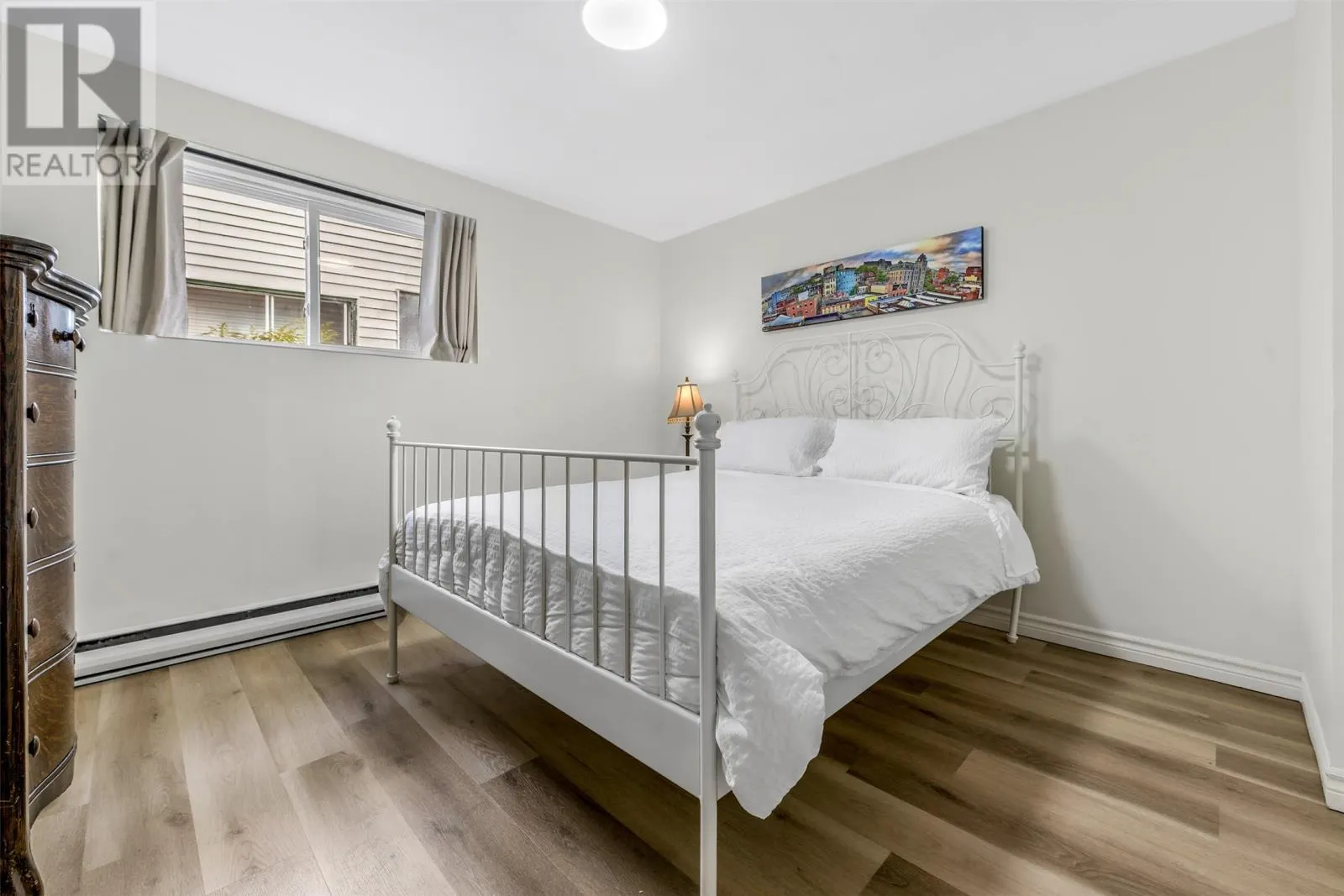 13B Chapman Crescent